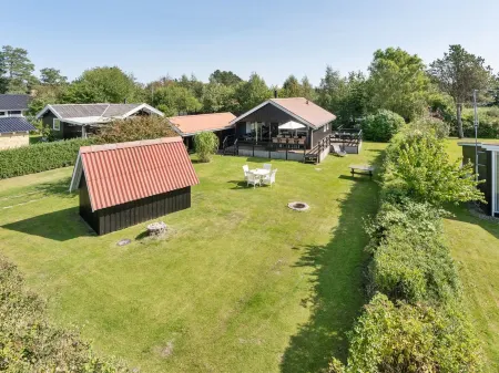 "Aage" - 300m to the Fjord Отели в г. Nordfyns