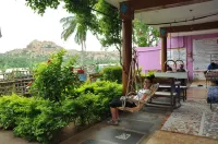 Archana Guest House River View Các khách sạn gần Hampi Bazaar
