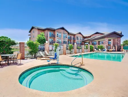Days Inn & Suites by Wyndham Page Lake Powell Отели в г. Лечи