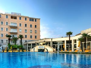 Hotel Terme Helvetia Abano Terme - Hotel con FANGOTERAPIA Abano Terme - Albergo con PISCINA TERMALE interna esterna Abano