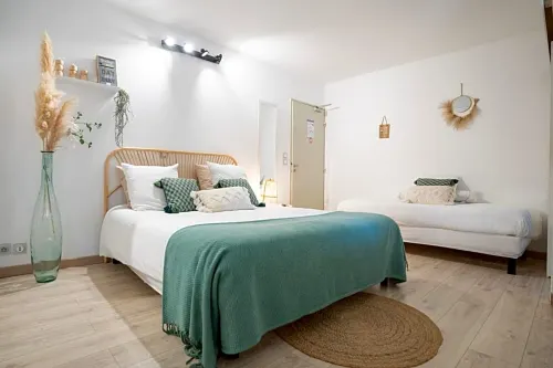 Logis Hôtel la Fenière Hotels in Auriol