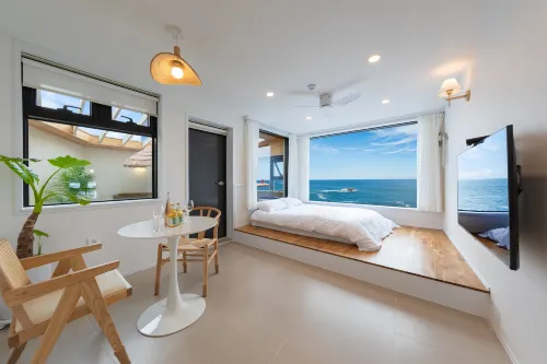 Gangneung Hue Pension (Ocean View, Spa, Couple