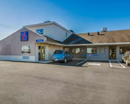 Motel 6 Moncton, NB โรงแรมในมองก์ตัน