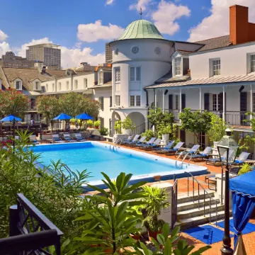 The Royal Sonesta New Orleans Отели рядом с достопримечательностью «Кафе Du Monde»