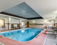 Comfort Inn & Suites Lawrence - University Area - Uima-altaat