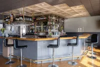 Ramada by Wyndham Juneau - bar