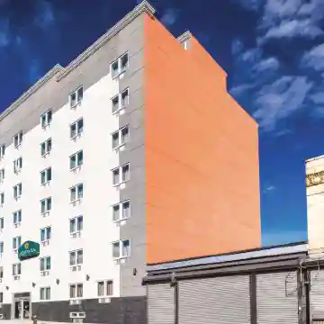 La Quinta Inn & Suites by Wyndham Brooklyn Central Hotel Exterior