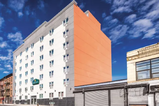 La Quinta Inn & Suites by Wyndham Brooklyn Central