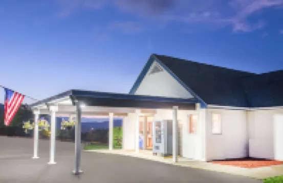 紐約喬治湖Travelodge by Wyndham酒店