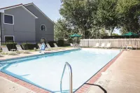 La Quinta Inn by Wyndham Sandusky Near Cedar Point - familiares