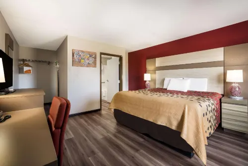 Econo Lodge Inn & Suites Hotels in Canandaigua