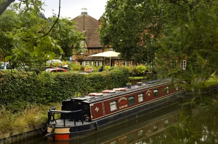 Woking West (A324) Отели в г. Запад Энд