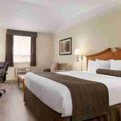 Days Inn & Suites by Wyndham Sault Ste. Marie on Rooms