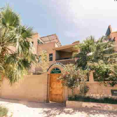 The Kozyhome Hotel Exterior