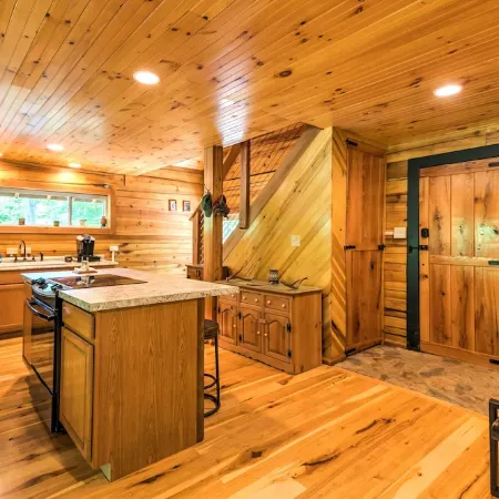 Lyndhurst Cabin on Farm w/ Pond & Stocked Stream!