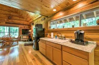 Lyndhurst Cabin on Farm w/ Pond & Stocked Stream! - Parkering