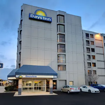 Days Inn by Wyndham Niagara Falls Near the Falls