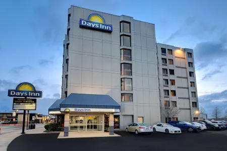 Days Inn by Wyndham Niagara Falls Near the Falls