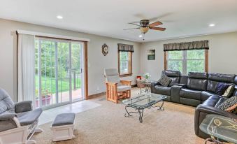 3 Mi to Blue Marsh Lake Spacious Home with Deck