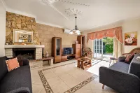 Villa Rodrigues - Private Pool & Comfort in the Algarve