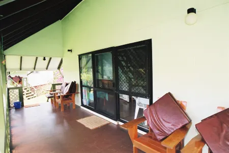 Ginas Garden Lodges, Aitutaki - 4 Self Contained Lodges in a Beautiful Garden.