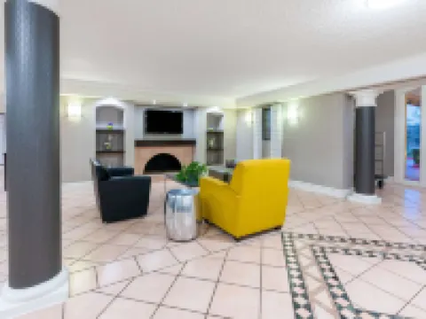 Super 8 by Wyndham The Woodlands North Hotels in Shenandoah