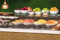 Indura Beach & Golf Resort. Curio Collection by Hilton - breakfast