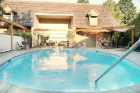 Riverside Inn - Pools