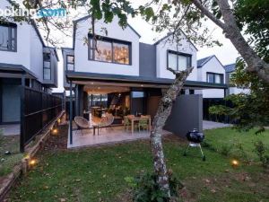 The Woods Luxury Homes - Elaleni Estate