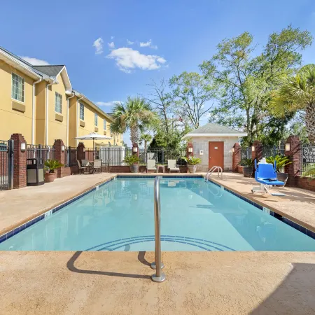 Best Western Plus Bradbury Inn  Suites