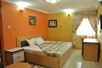 De Royal Legacy Hotel and Suites فنادق في Umu Ezeukwu