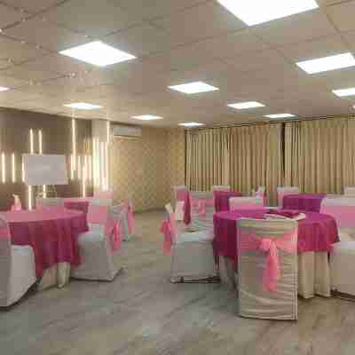 Hotel Arch Plaza - Near Delhi Airport Dining/Meeting Rooms