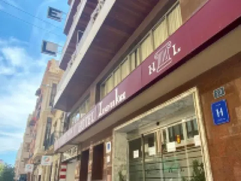 Hotel Leuka โรงแรมใกล้ปราสาทซานตาบาร์บารา