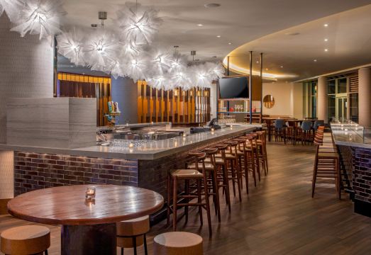 호텔의 야외 수영장 전경