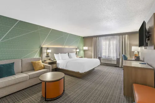 Comfort Inn & Suites Louisville Airport Fair & Expo Hotels in Shively