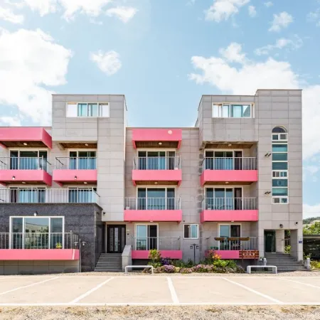 Samcheok Sea Star Pension (Yonghwa Beach)