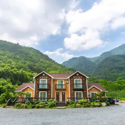 Danyang Apple Maru Pension Hotels near Guinsa Temple