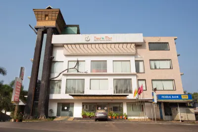Nest N Mist Hospitality Pvt Ltd. Hotels near Soochippara Falls (Sentinel Rock Waterfall)