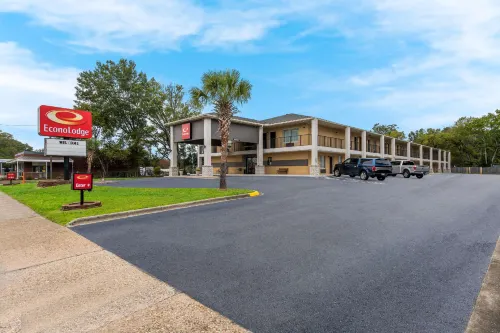 Econo Lodge Cheraw Market Street - parking