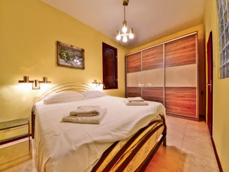 Lina Отели в г. Њивице