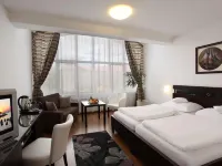 Hotel Trinity Hoteles cerca de Plaza Horní