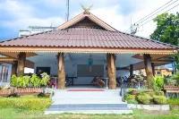 RoomQuest Golden Triangle Premium Collection