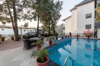 Ramada by Wyndham Kasauli - Pool