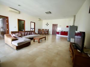 La Residence Suites