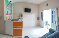 RedDoorz Syariah Near Lippo Plaza Sidoarjo Hotel a Sidoarjo
