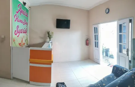 RedDoorz Syariah Near Lippo Plaza Sidoarjo Отели в г. Sidoarjo