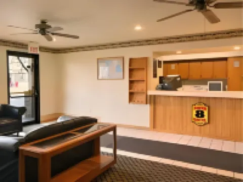 Super 8 by Wyndham Canton/Livonia Area Hotels in Canton