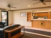 Super 8 by Wyndham Canton/Livonia Area Hotels in Van Buren Charter Township