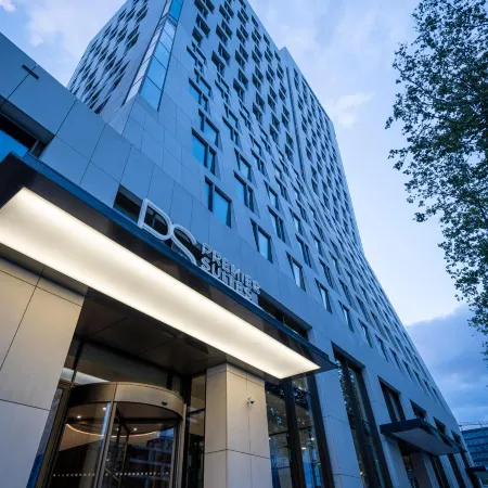 Premier Suites Amsterdam Отели рядом с достопримечательностью «Зяудерамстел»