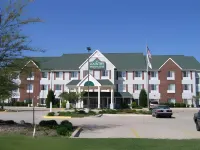 AmericInn by Wyndham Galesburg - parking